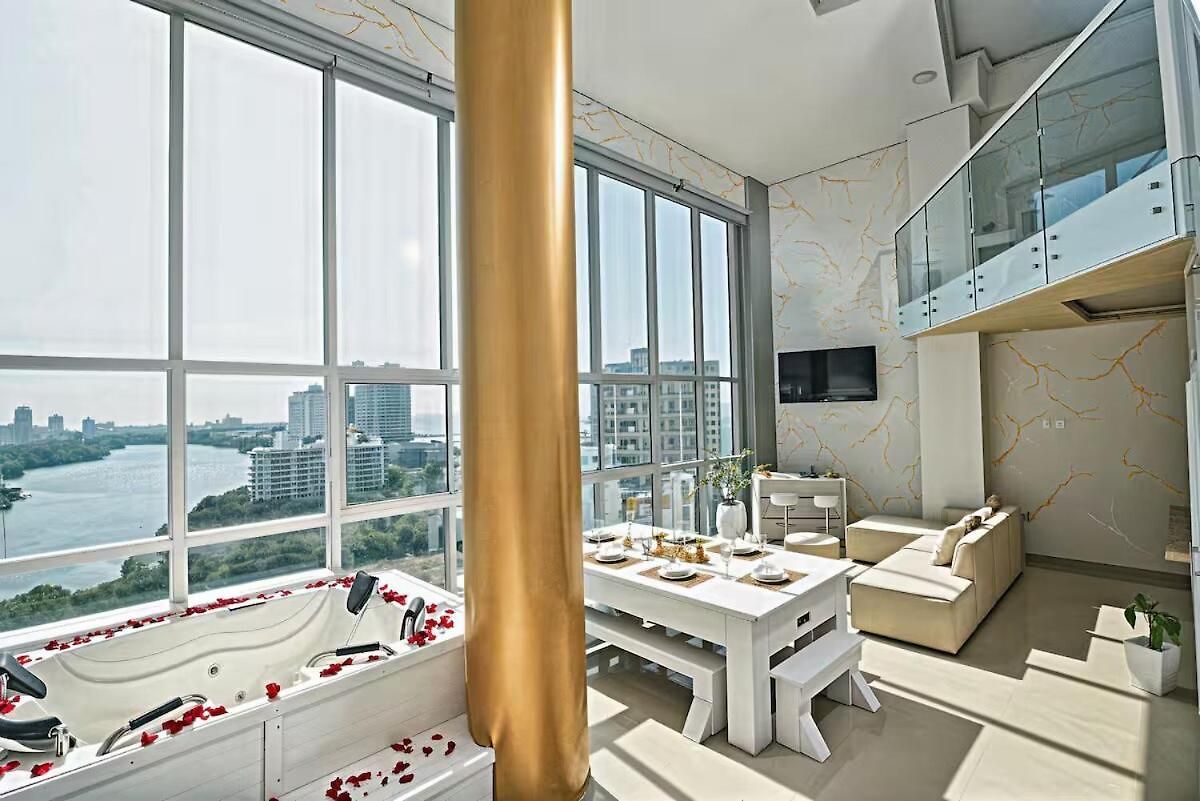 Exclusive Duplex Penthouse With Private Jacuzzi